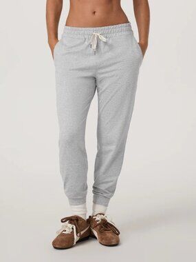 Vuori Women's Performance Jogger in Pale Grey Heather Size Medium Long
